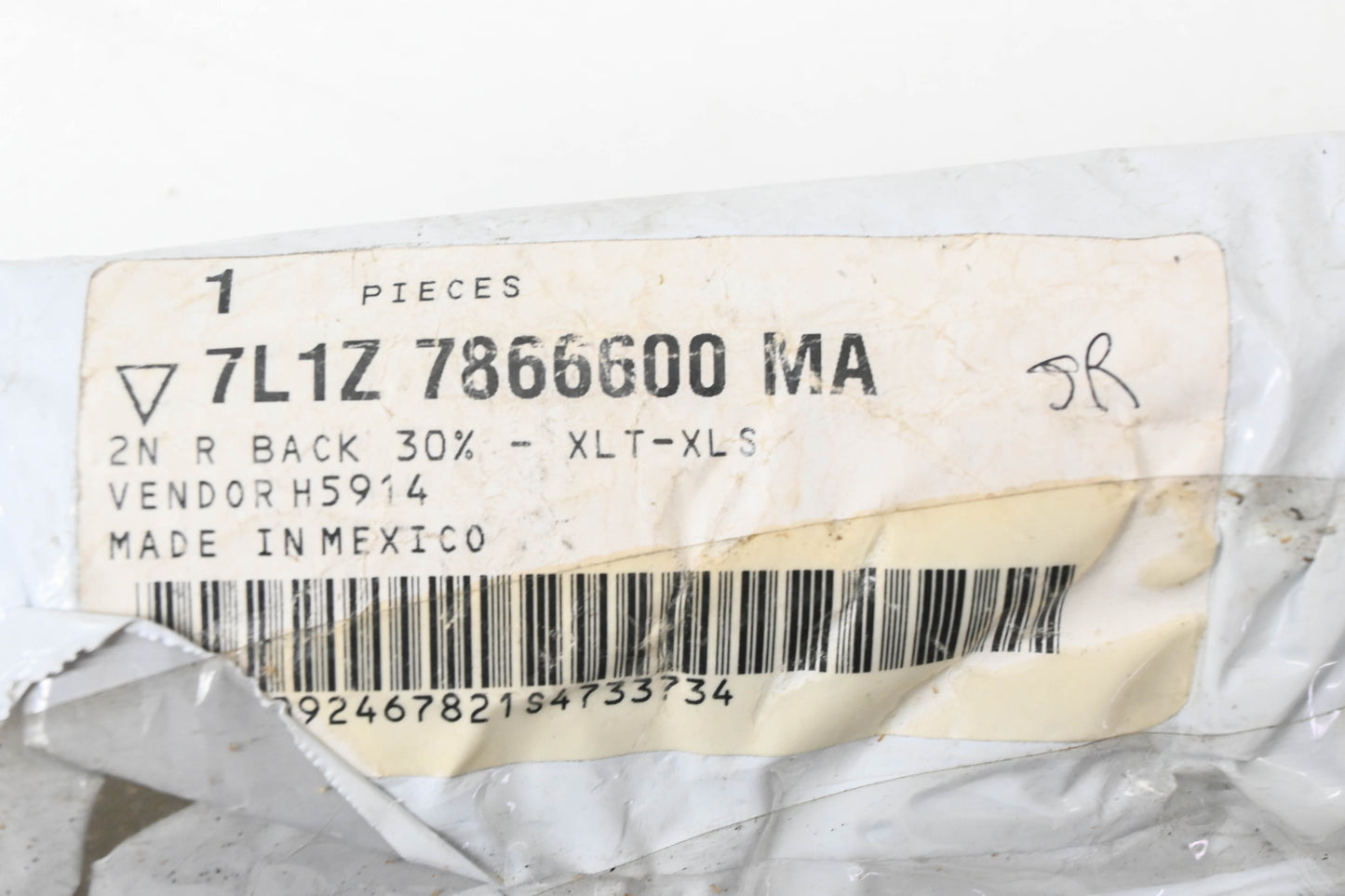 New OEM Ford 7L1Z-7866600-MA 2nd Row Center Seat Back Cover NOS