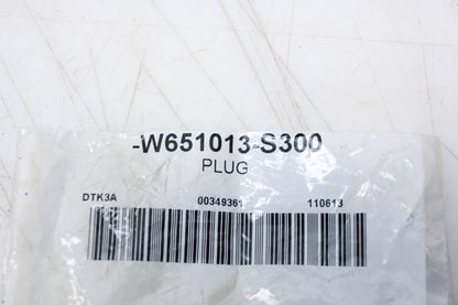 New OEM Ford W651013-S300 Plug NOS