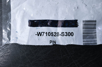 New OEM Ford W710528-S300 Moulding Clip/ Pin NOS