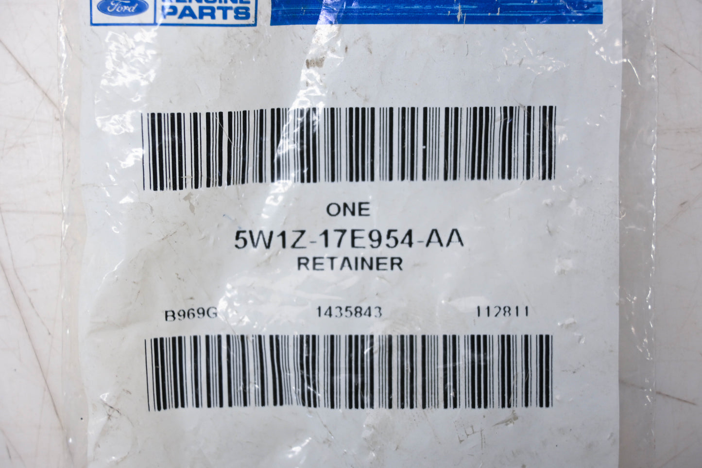 New OEM Ford 5W1Z-17E954-AA Front Bumper Mounting Plate Retainer NOS