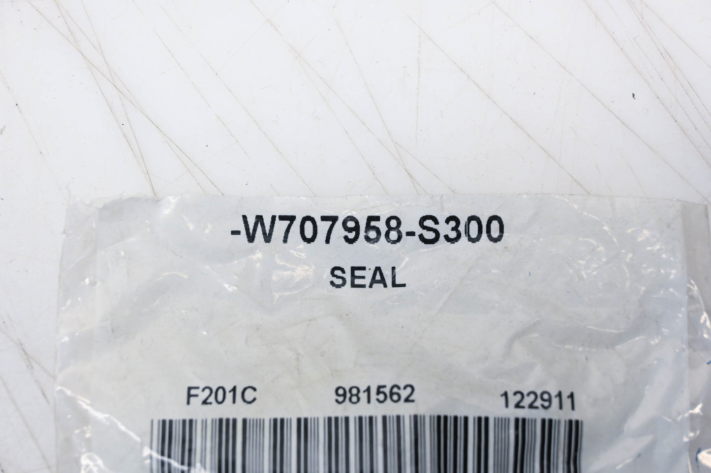 New OEM Ford W707958-S300 Seal NOS