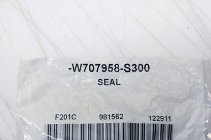 New OEM Ford W707958-S300 Seal NOS