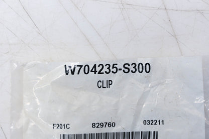 New OEM Ford W704235-S300 Trim Clip NOS