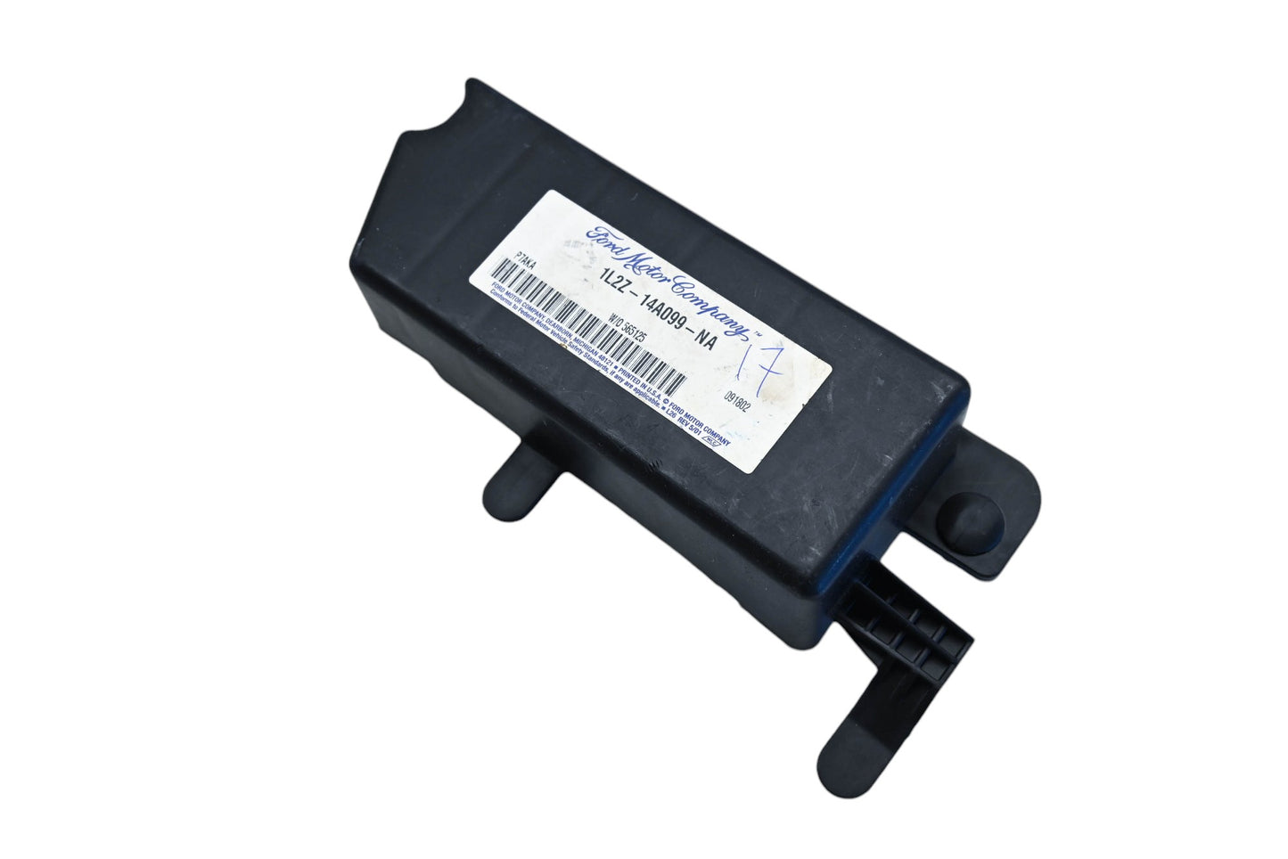 New OEM Ford 1L2Z-14A099-NA, 1L2T-14A099-NB Shield NOS