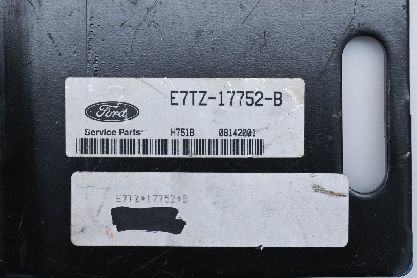 New OEM Ford E7TZ-17752-B Bumper Mount Bracket NOS