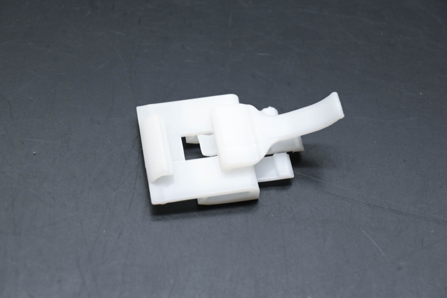 New OEM Ford F7CZ-5421060-AA Clip NOS