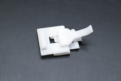 New OEM Ford F7CZ-5421060-AA Clip NOS