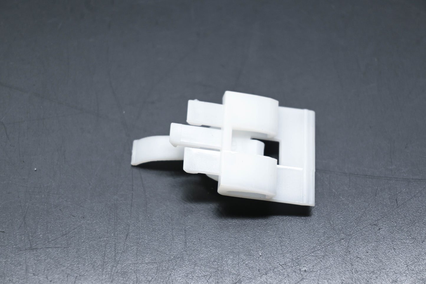 New OEM Ford F7CZ-5421060-AA Clip NOS