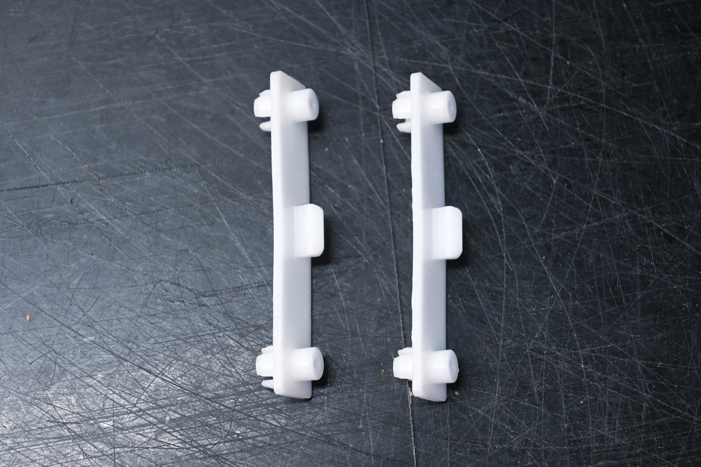 New OEM Ford F1VY-5420884-A Exterior Moulding Retainers Qty 2 NOS