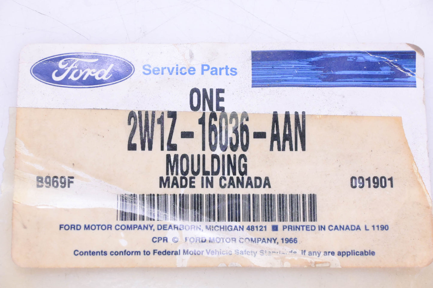 New OEM Ford 2W1Z-16036-AAN Right Fender Moulding Assembly NOS