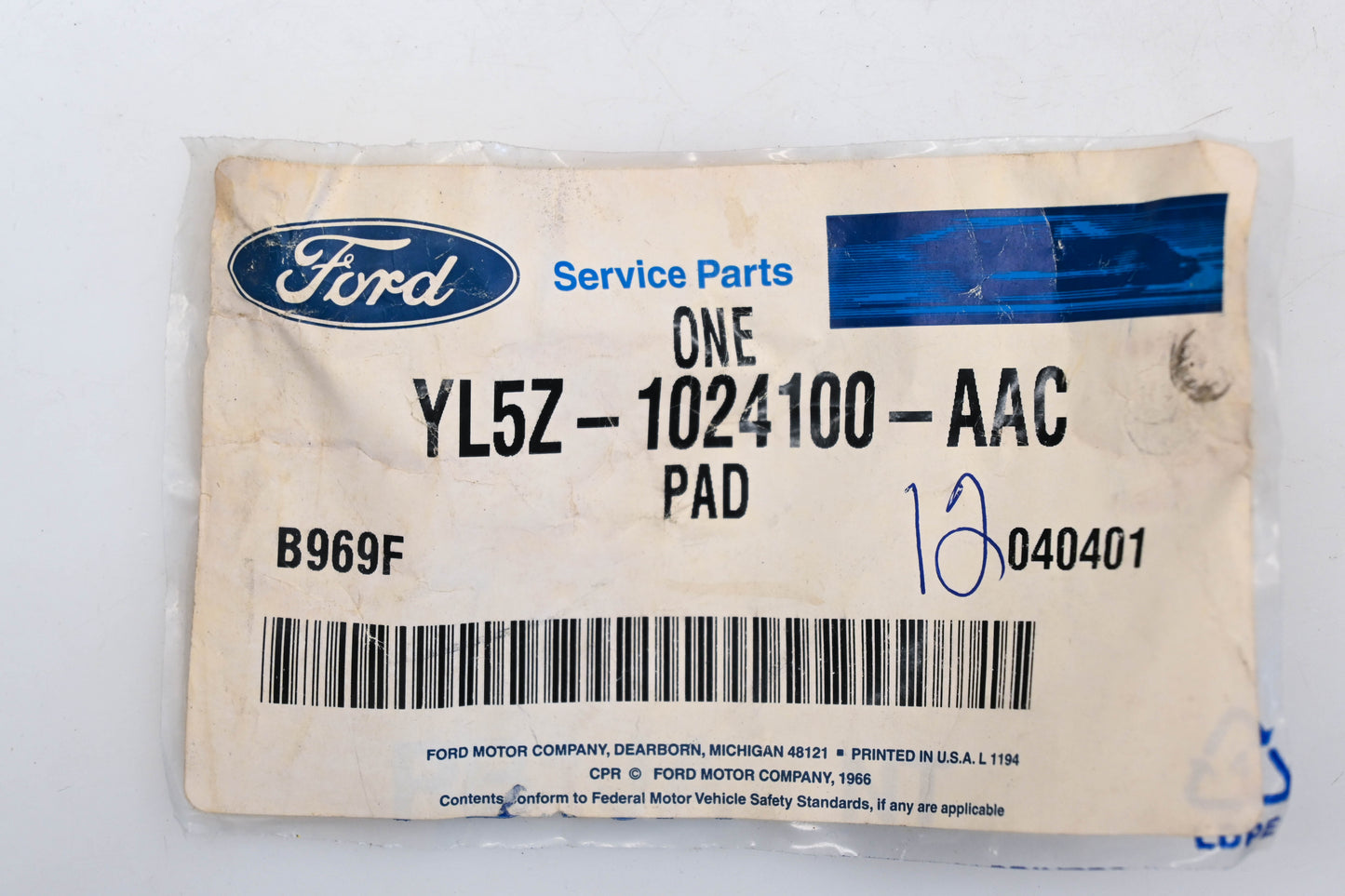 New OEM Ford YL5Z-1024100-AAC, YL54-1024100-AAW 2000-2001 Ranger Right Armrest Pad Kit NOS
