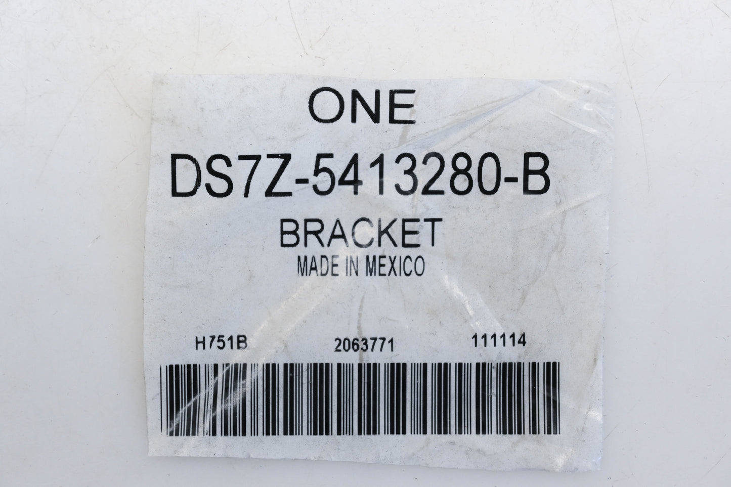 New OEM Ford DS7Z-5413280-B, DS7Z5413280B Rear Left Scuff Plate Bracket NOS