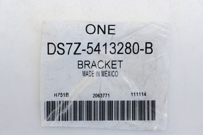 New OEM Ford DS7Z-5413280-B, DS7Z5413280B Rear Left Scuff Plate Bracket NOS