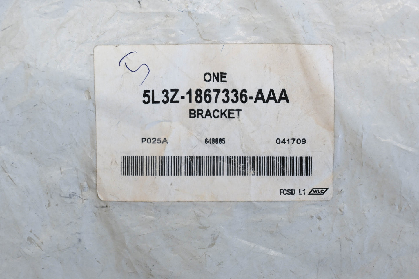 New OEM Ford 5L3Z-1867336-AAA, 595901, 600616 Left & Right Armrest Bracket Kit NOS