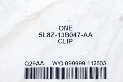 New OEM Ford 5L8Z-13B047-AA Retainer Socket Clip NOS