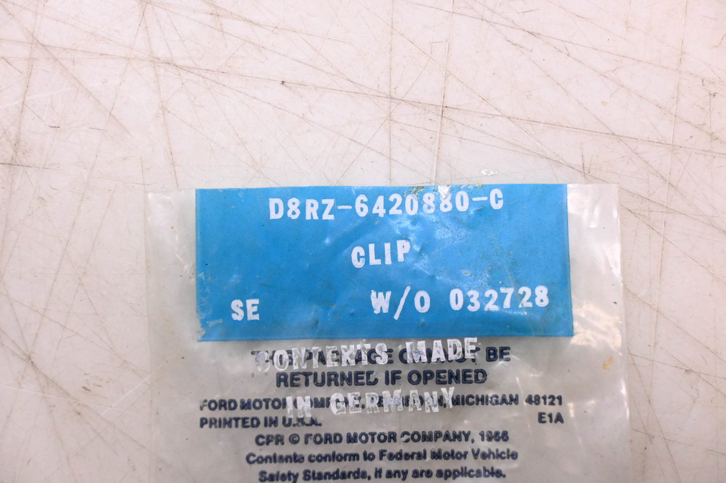 New OEM Ford D8RZ-6420880-C Exterior Molding Clip NOS