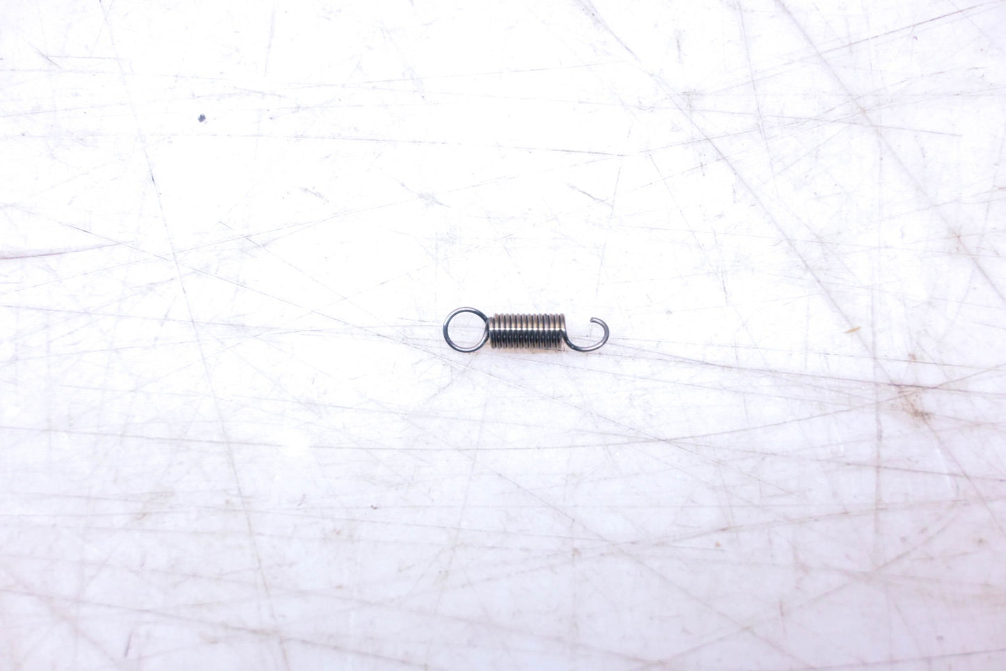 New OEM Ford E3SZ-6330728-A Ash Receptacle Cover Retainer Spring NOS