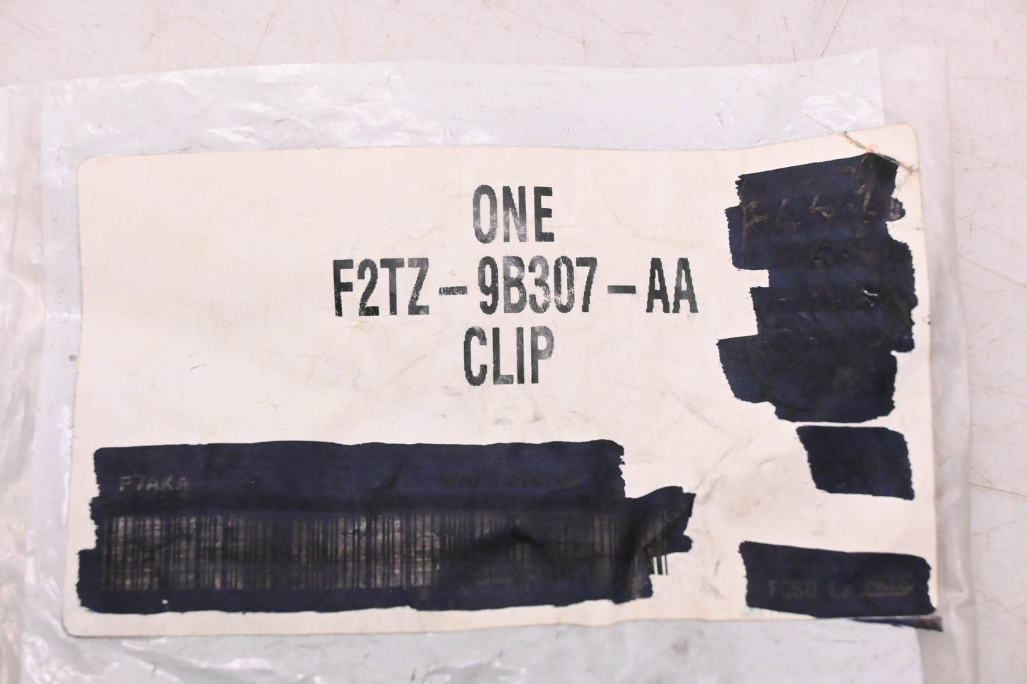 New OEM Ford F2TZ-9B307-AA Gas Line Retainer Clip NOS