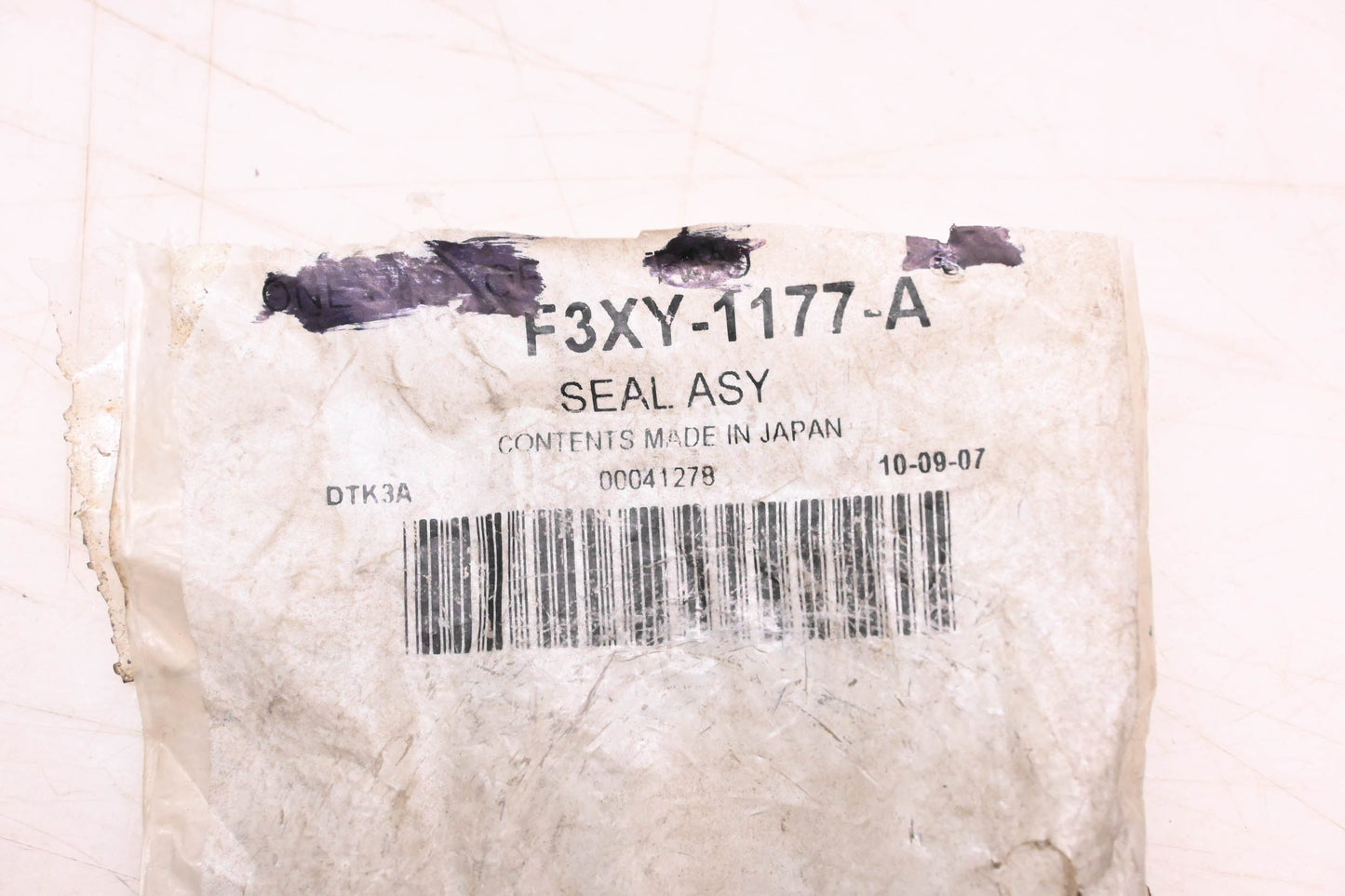 New OEM Ford F3XY-1177-A Output Shaft Seal NOS