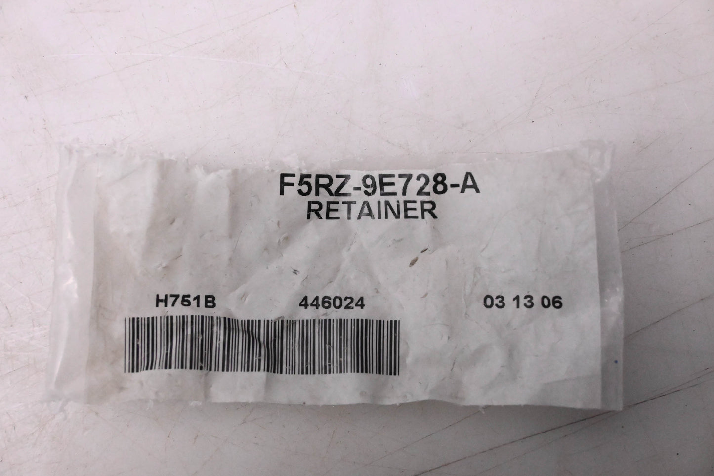 New OEM Ford F5RZ-9E728-A Grommet/ Retainer NOS