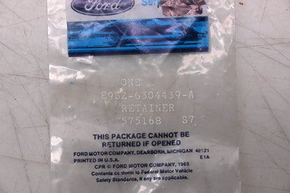 New OEM Ford E9SZ-6304439-A Retainer NOS