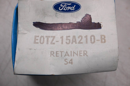 New OEM Ford E0TZ-15A210-B Marker Lamp Retainer NOS