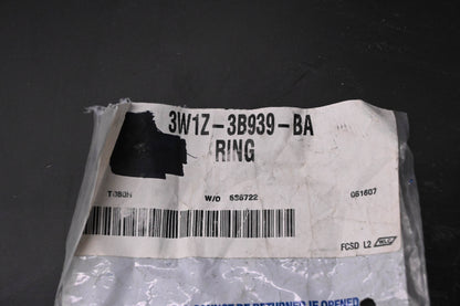 New OEM Ford 3W1Z-3B939-BA Snap Ring NOS