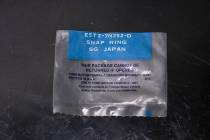 New OEM Ford E5TZ-7N252-D Input Pocket Snap Ring NOS