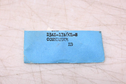 New OEM Ford D3AZ-17A601-B Windshield Wiper Arm Tee NOS