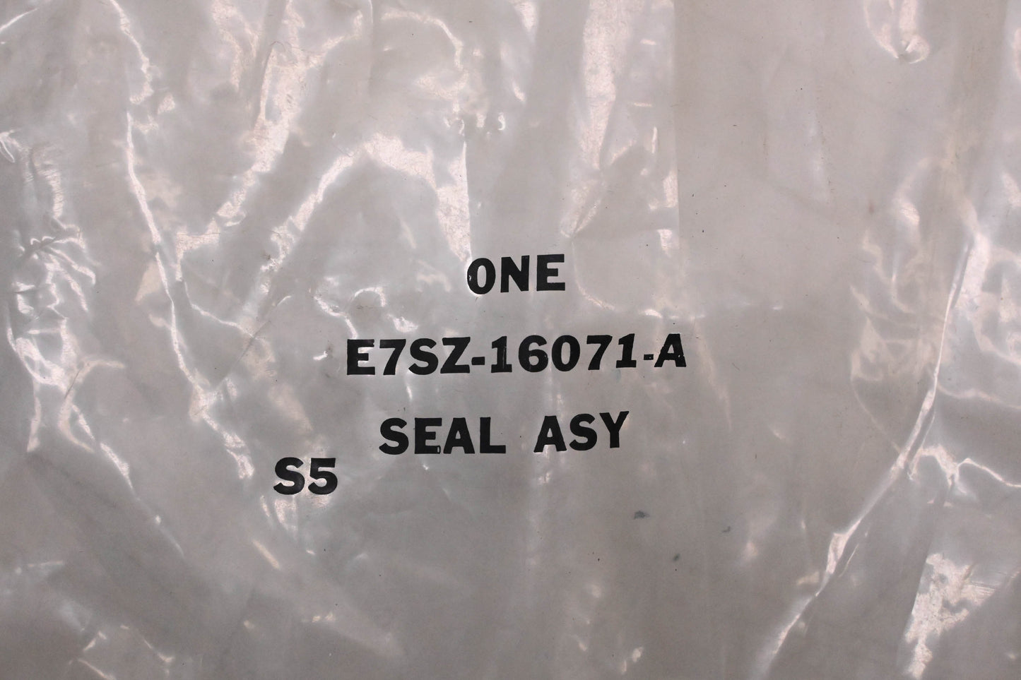 New OEM Ford E7SZ-16071-A Front Fender Seal Absorber Assembly NOS