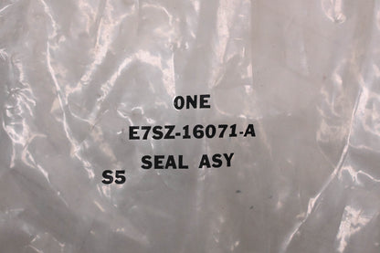 New OEM Ford E7SZ-16071-A Front Fender Seal Absorber Assembly NOS