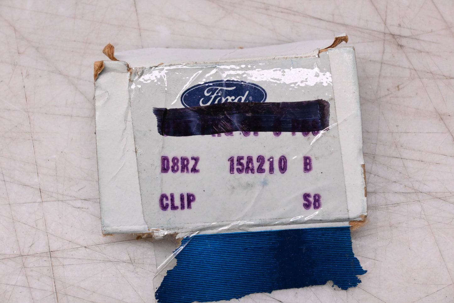 New OEM Ford D8RZ-15A210-B Side Marker Light Retaining Clip NOS