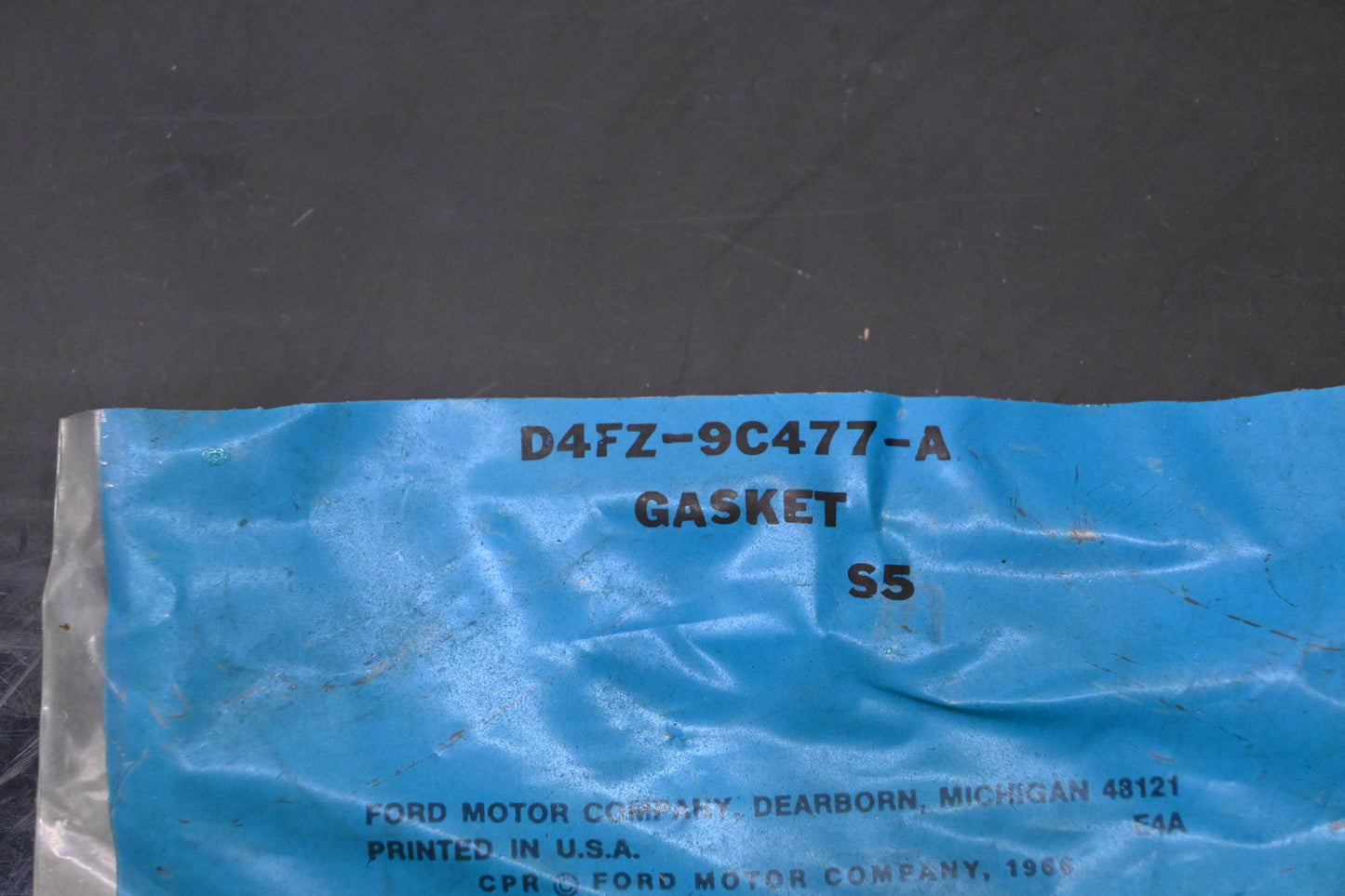 New OEM Ford D4FZ-9C477-A Carburetor Mounting Gasket NOS