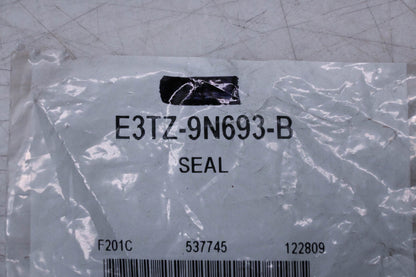 New OEM Ford E3TZ-9N693-B Fuel Injection Pump Head Fittings Qty 2 NOS