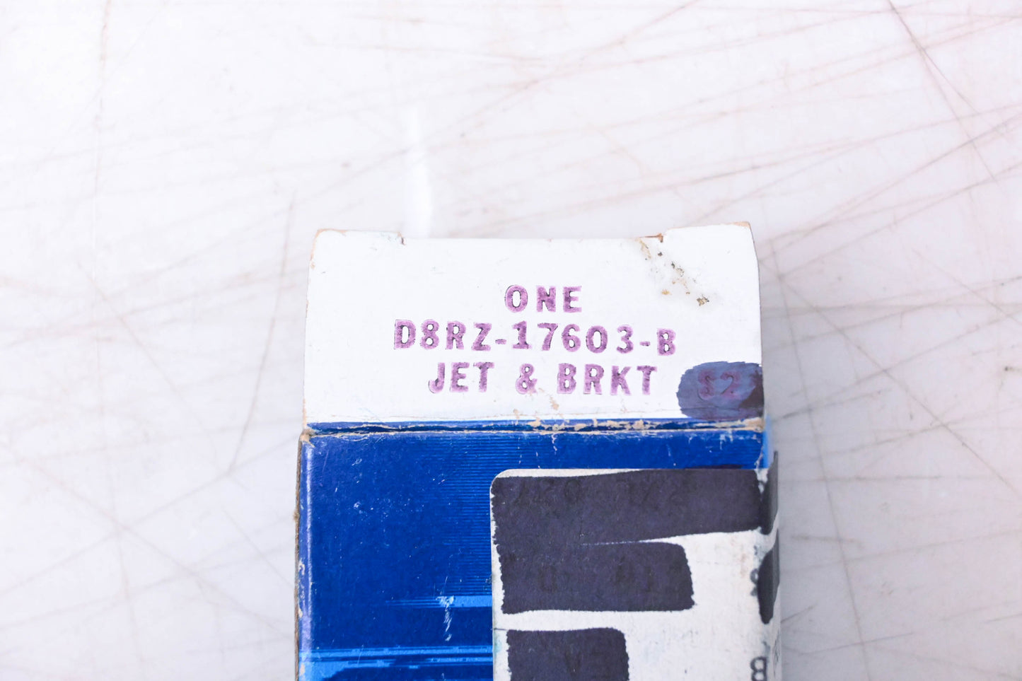 New OEM Ford D8RZ-17603-B Windshield Washer Jet & Bracket Assembly NOS