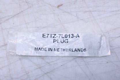 New OEM Ford E7TZ-7L013-A Plug NOS