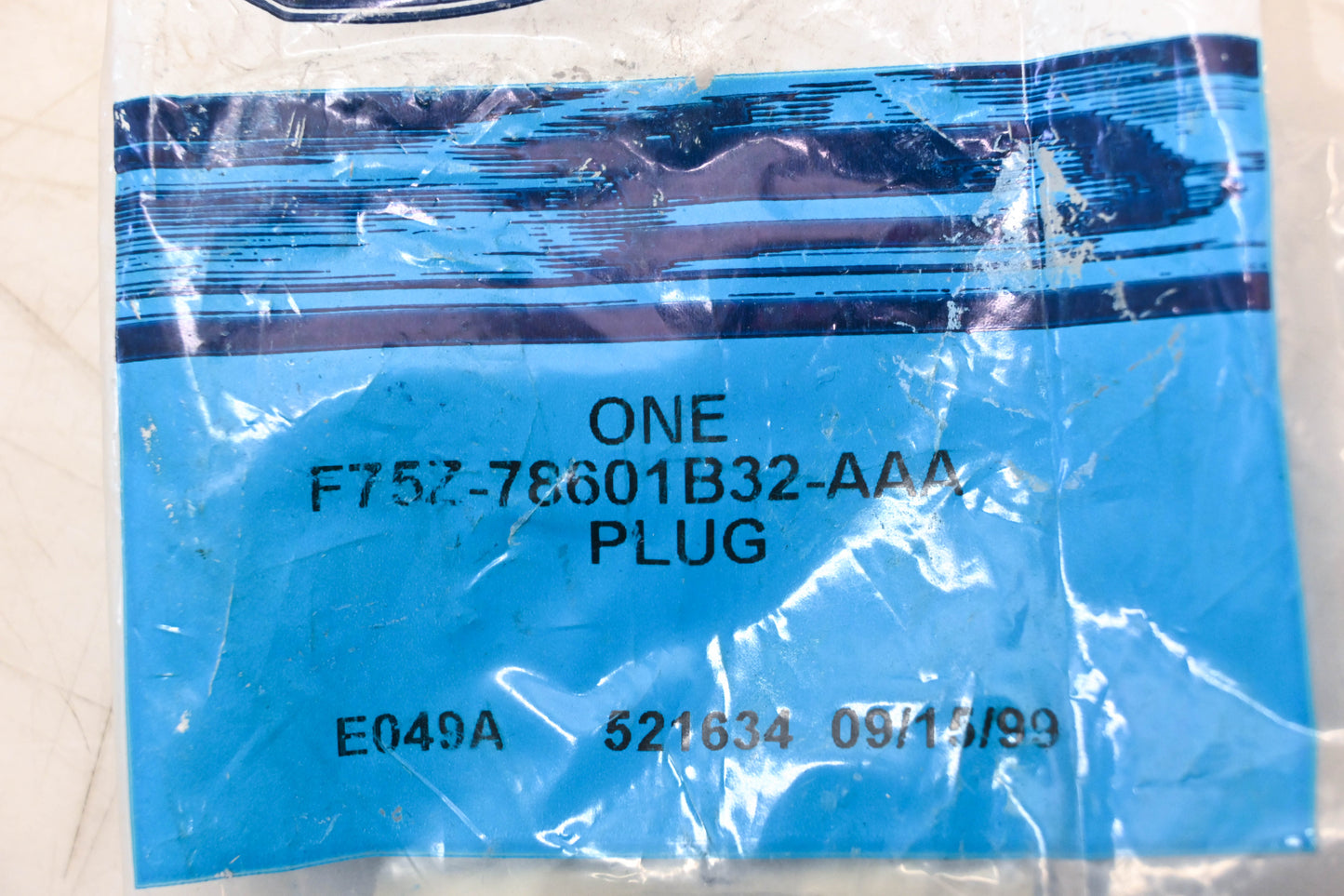 New OEM Ford F75Z-78601B32-AAA Plug/ Bezel NOS