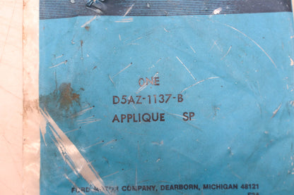 New OEM Ford D5AZ-1137-B Center Wheel Cap Applique NOS