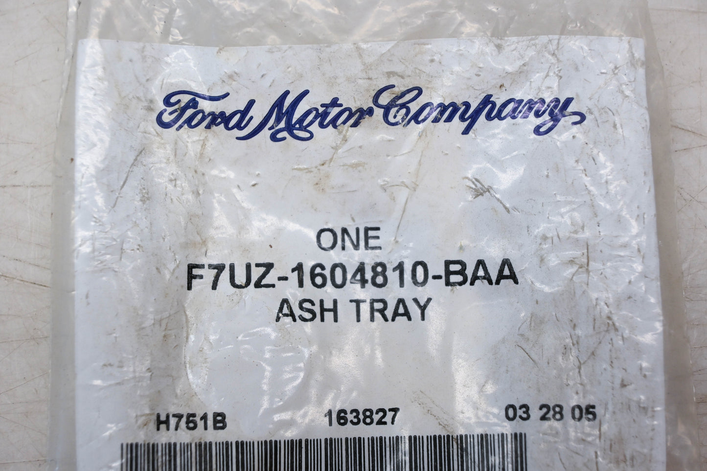 New OEM Ford F7UZ-1604810-BAA Ash Tray Receptacle Assembly NOS