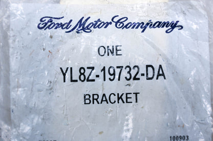 New OEM Ford YL8Z-19732-DA Left Side Upper AC Condenser Bracket NOS