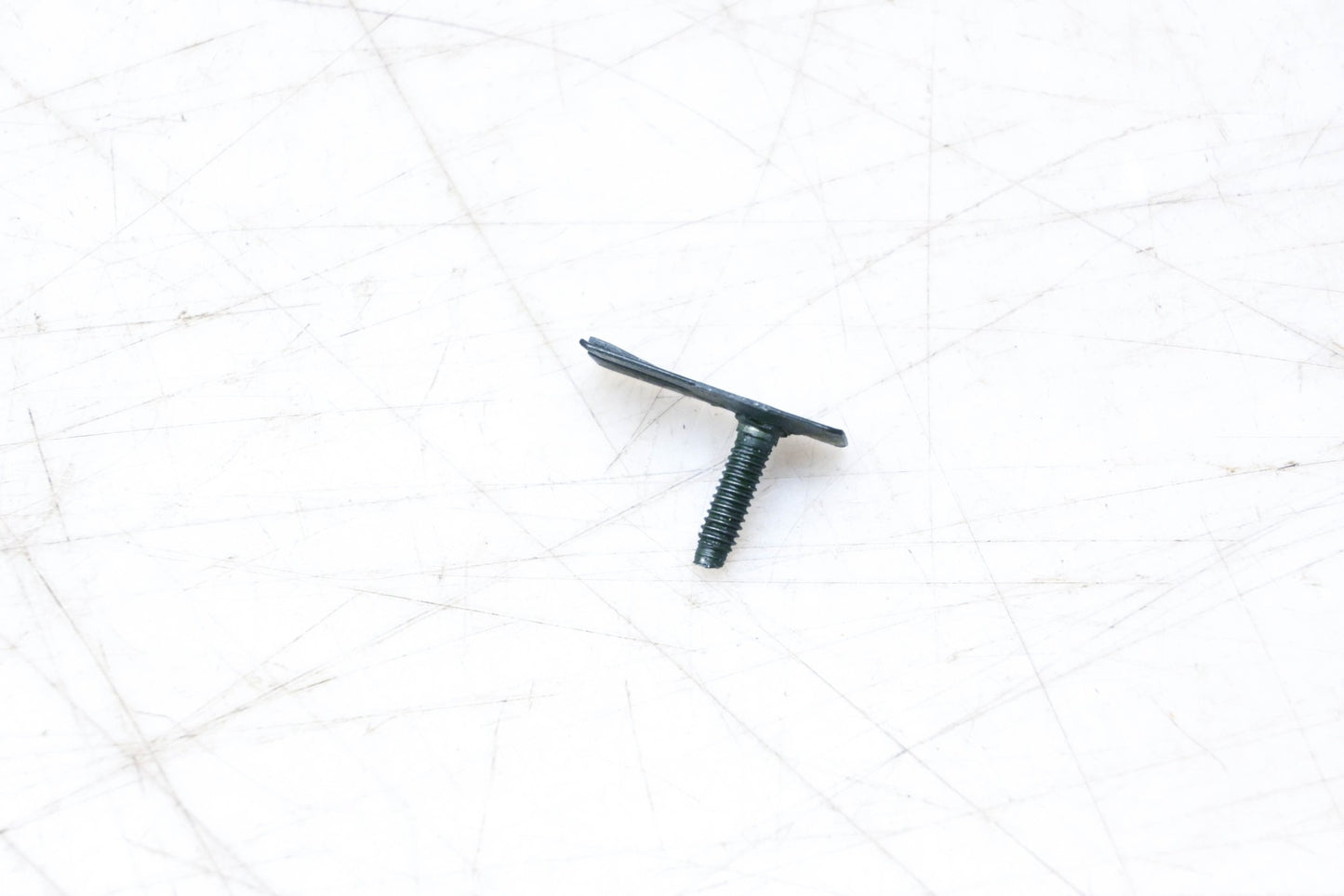 New OEM Ford D9ZZ-6120818-A Hatchback Door Window Moulding Clip NOS