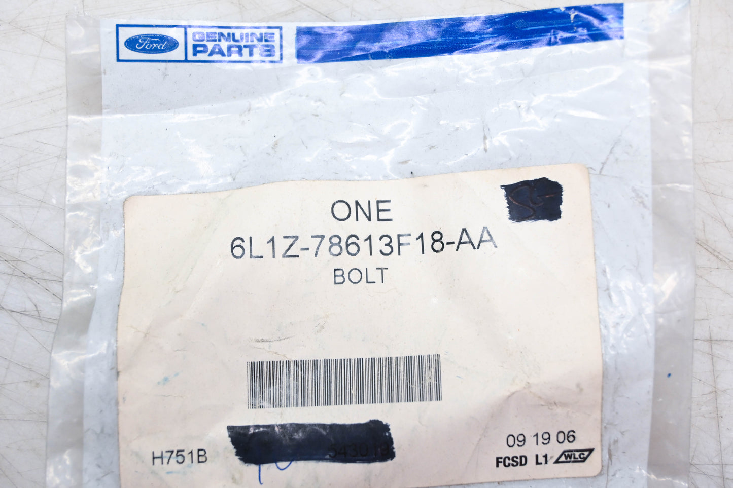 New OEM Ford 6L1Z-78613F18-AA Screw & Washer Assembly NOS