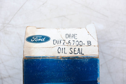 New OEM Ford D1FZ-6700-B Oil Seal NOS