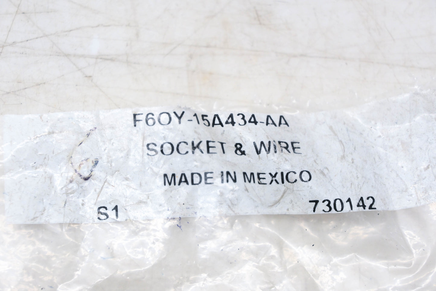 New OEM Ford F6OY-15A434-AA Lamp Socket & Wire Assembly NOS