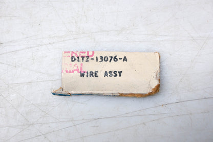 New OEM Ford D1TZ-13076-A Headlamp Socket & Wire Assembly NOS
