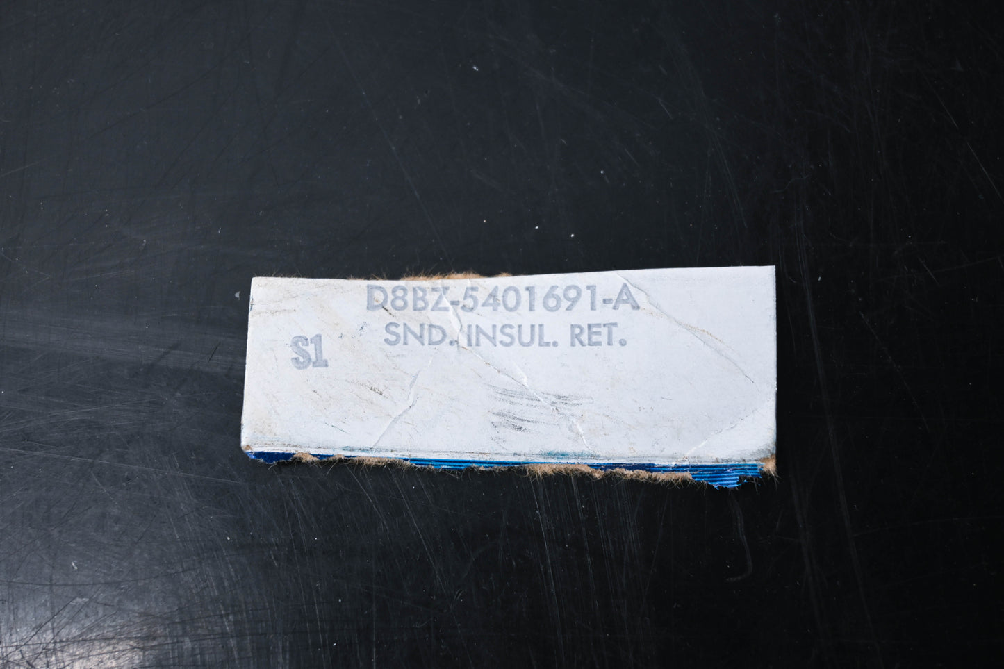 New OEM Ford D8BZ-5401691-A Insulator Retainer NOS