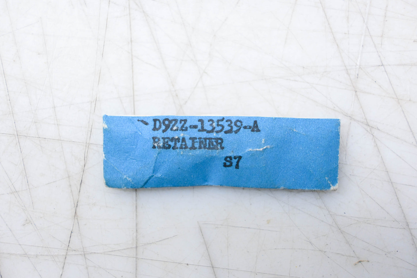 New OEM Ford D9ZZ-13539-A Taillight Retainer Clip NOS