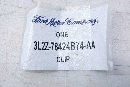 New OEM Ford 3L2Z-78424B74-AA Special Clip NOS