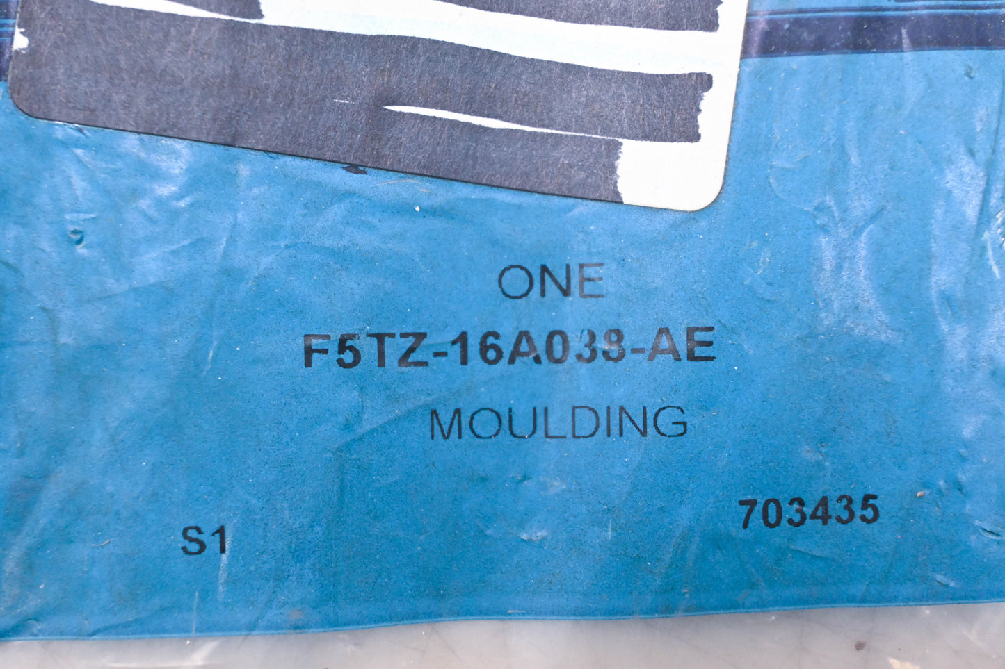 New OEM Ford F5TZ-16A038-AE Fender Moulding Assembly NOS