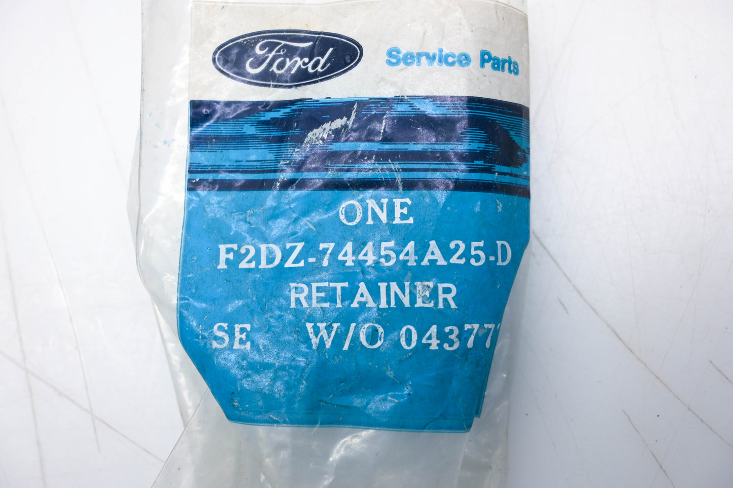 New OEM Ford F2DZ-74454A25-D Retainer NOS
